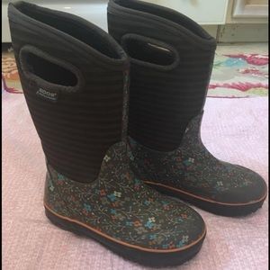 Girls Bogs winter boots